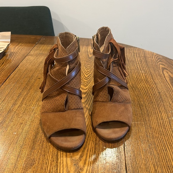 Adorable Tan Suede Ankle Boots - Picture 6 of 6